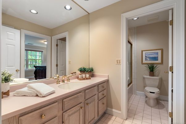Bathroom, Interior, Recessed Lighting