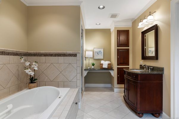 Bathroom, Interior, Recessed Lighting