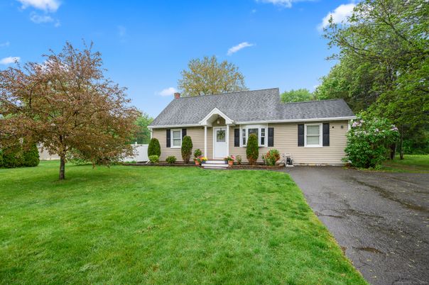 Backyard, Exterior, Facade, Cape Cod