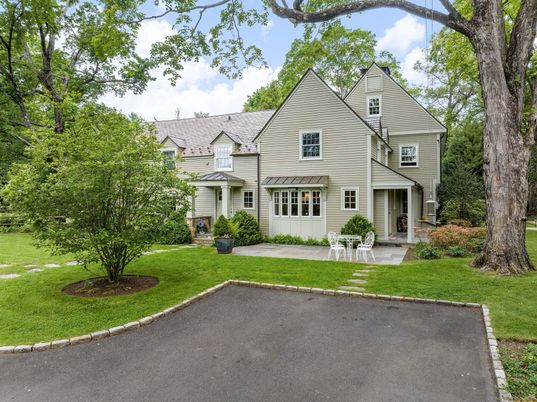 Attached, Exterior, Facade, Farmhouse