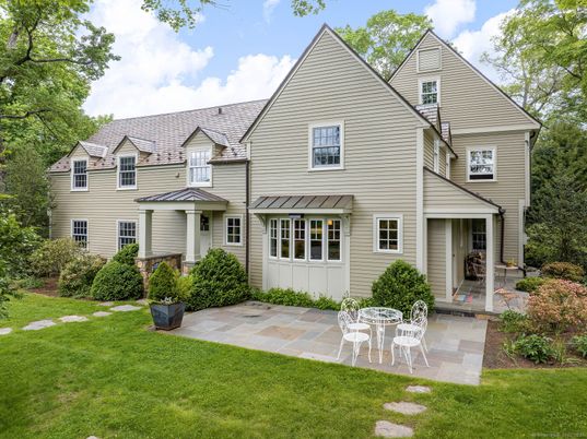 Exterior, Facade, Farmhouse