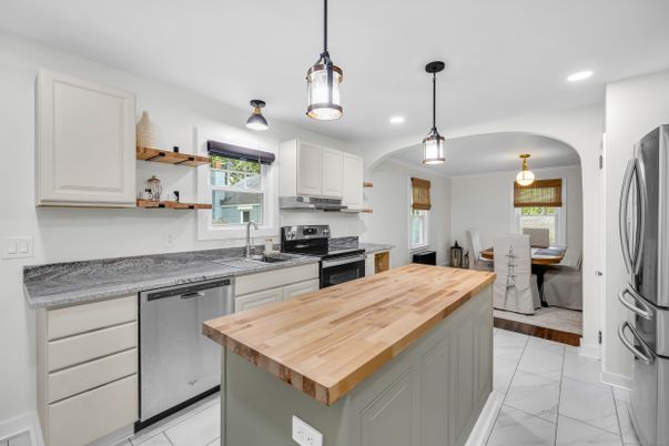 Dining room, Interior, Kitchen, Marble, Pendant Lights, Recessed Lighting, Stainless Steel Appliances