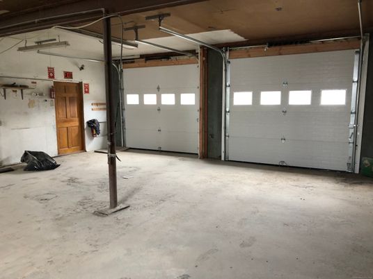 Garage, Interior