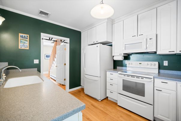 Interior, Kitchen, Pendant Lights, Wood Texture Flooring