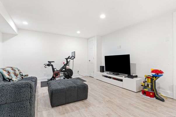 Fitness Equipment, Interior, Recessed Lighting, Wood Texture Flooring