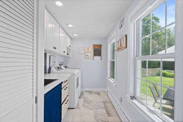 Interior, Marble, Recessed Lighting, Washer