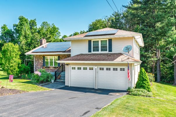 Attached, Exterior, Facade, Solar Panels, American Foursquare