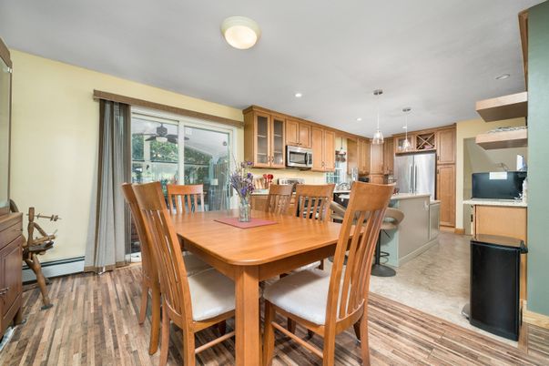 Dining room, Interior, Kitchen, Recessed Lighting, Wood Texture Flooring
