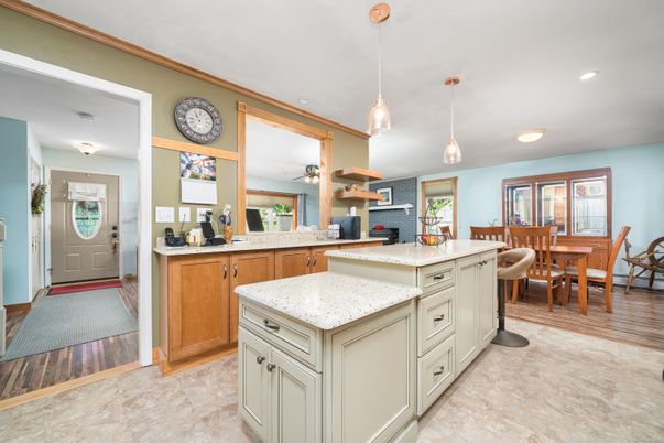 Dining room, Interior, Kitchen, Pendant Lights, Recessed Lighting, Wood Texture Flooring