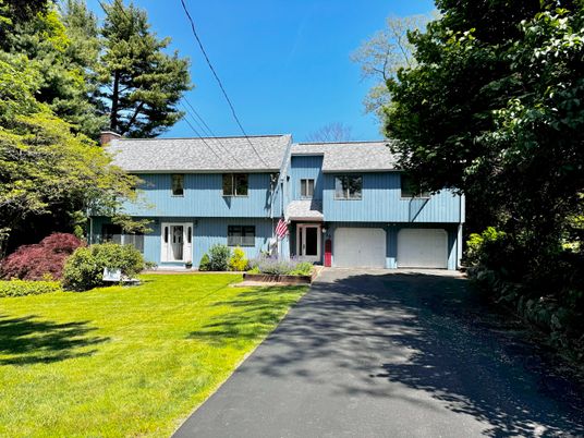 Attached, Exterior, Facade, Farmhouse