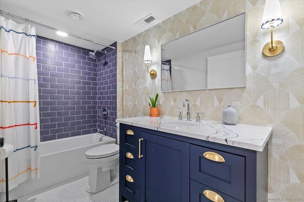 Bathroom, Interior, Recessed Lighting