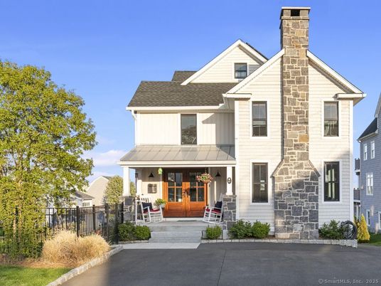 Exterior, Facade, Farmhouse