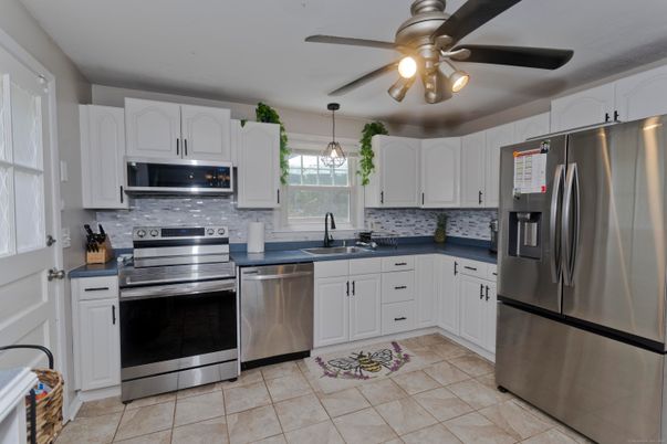 Interior, Kitchen, Pendant Lights, Stainless Steel Appliances
