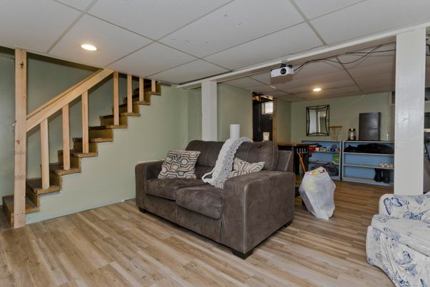 Interior, Recessed Lighting, Wood Texture Flooring