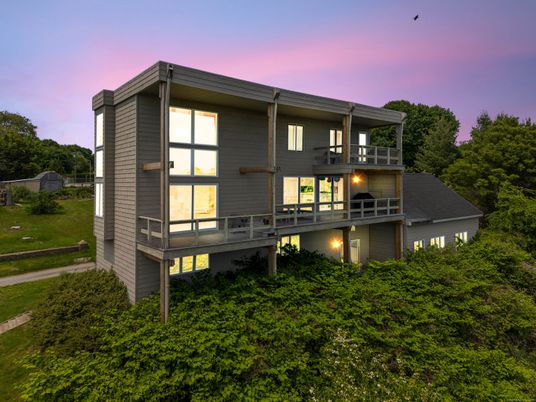 Backyard, Exterior, Facade, Modern