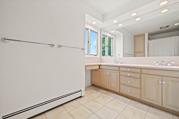 Bathroom, Dual Sink Vanities, Interior, Recessed Lighting