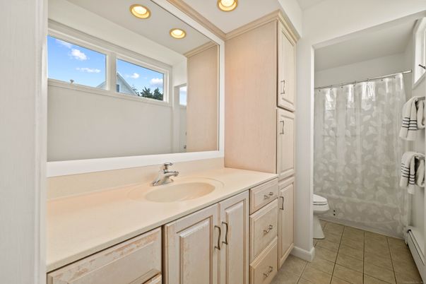 Bathroom, Interior, Recessed Lighting