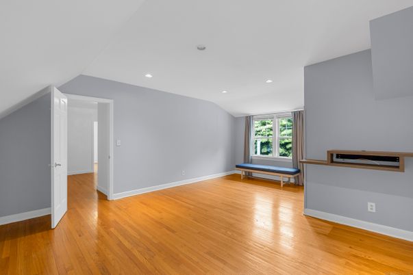 Empty room, Interior, Recessed Lighting, Wood Texture Flooring