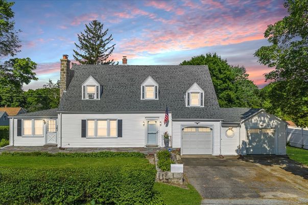Attached, Exterior, Facade, Cape Cod