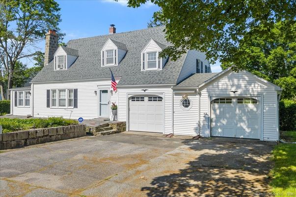 Attached, Exterior, Facade, Cape Cod