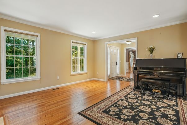 Interior, Piano, Recessed Lighting, Wood Texture Flooring