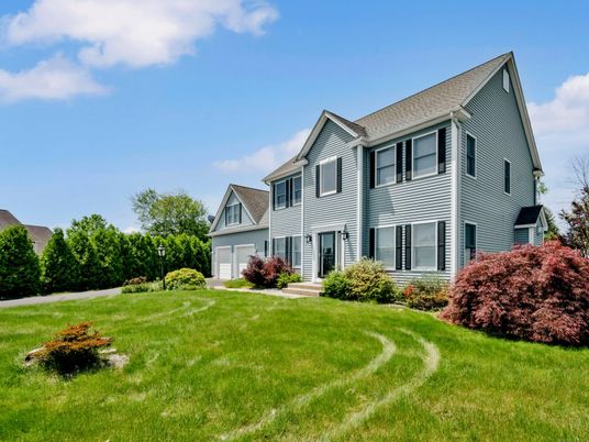 Attached, Backyard, Exterior, Facade, Georgian