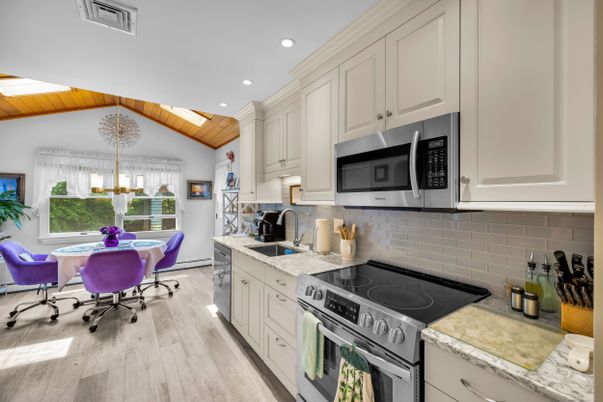 Chandelier, Dining room, Interior, Kitchen, Pendant Lights, Recessed Lighting, Stainless Steel Appliances, Wooden Ceilings, Wood Texture Flooring
