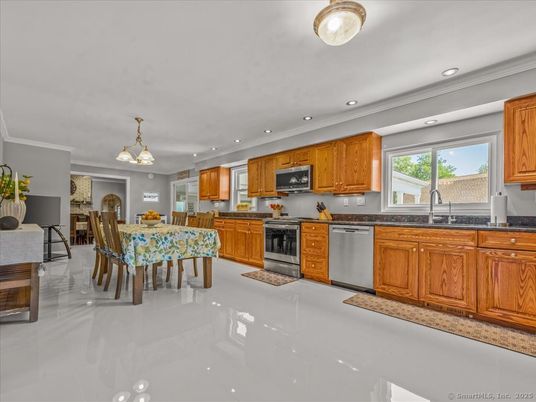 Dining room, Interior, Kitchen, Pendant Lights, Recessed Lighting, Stainless Steel Appliances