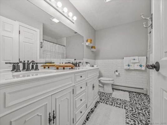 Bathroom, Dual Sink Vanities, Interior