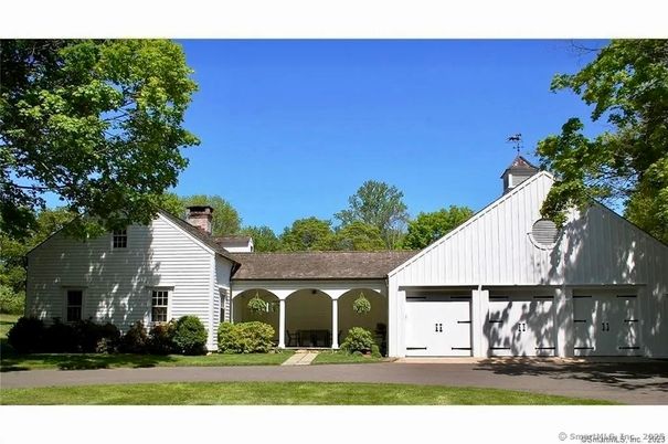 Attached, Exterior, Facade, Farmhouse