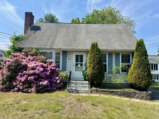 Exterior, Facade, Cape Cod