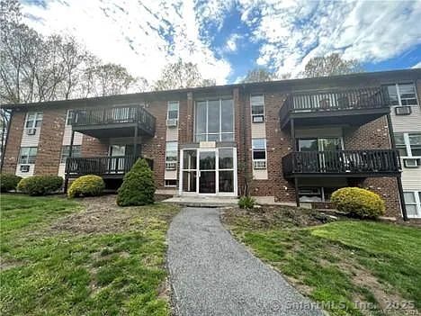Backyard, Exterior, Facade, Brick Facade, Rowhouse
