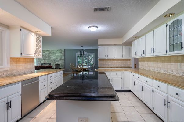 Chandelier, Dining room, Interior, Kitchen