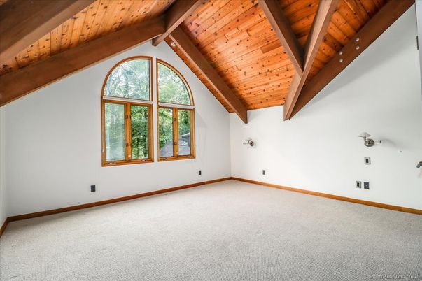 Empty room, Interior, Wooden Beams, Wooden Ceilings