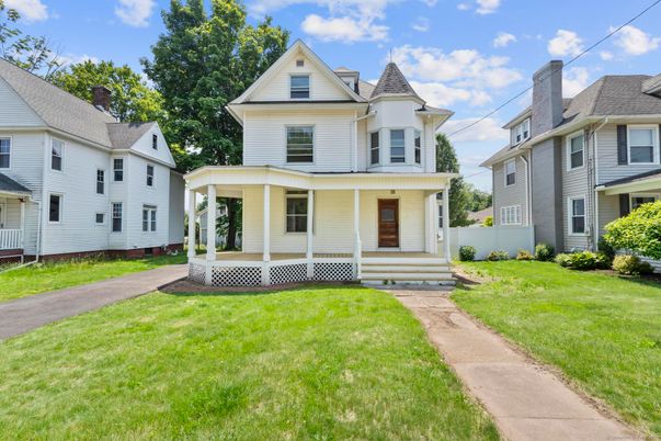 Backyard, Exterior, Facade, Queen Anne Victorian