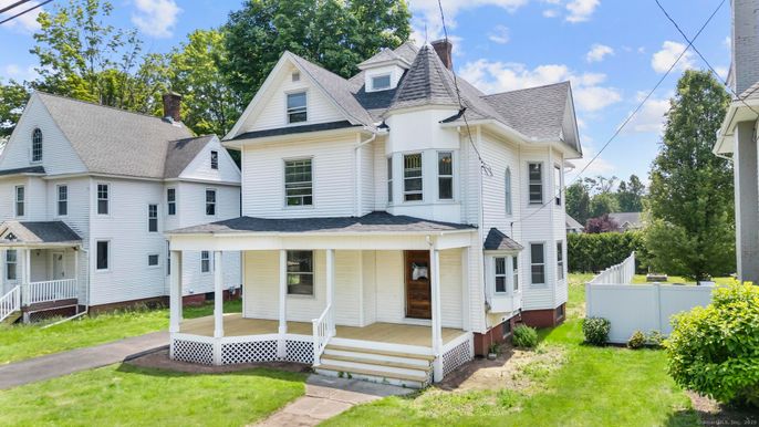 Exterior, Facade, Queen Anne Victorian
