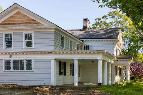 Exterior, Facade, Farmhouse