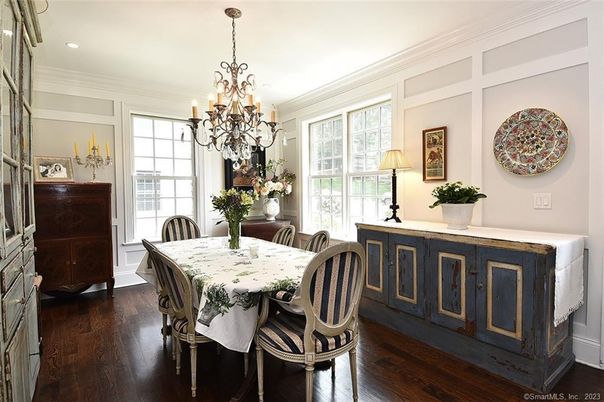 Chandelier, Dining room, Interior, Recessed Lighting, Wood Texture Flooring