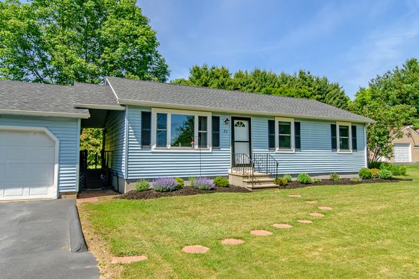 Exterior, Facade, Cape Cod