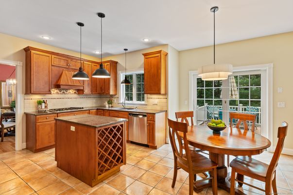 Dining room, Interior, Kitchen, Pendant Lights, Recessed Lighting, Stainless Steel Appliances