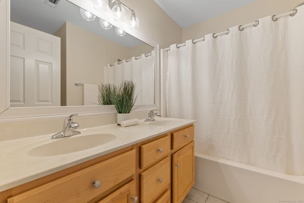 Bathroom, Dual Sink Vanities, Interior