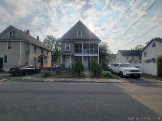 Attached, Exterior, Facade, Queen Anne Victorian