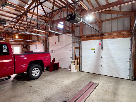 Garage, Interior, Wooden Beams