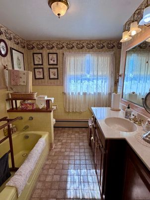 Bathroom, Dual Sink Vanities, Interior