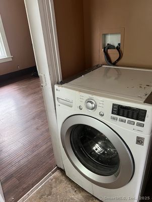 Interior, Utility Closets, Washer, Wood Texture Flooring