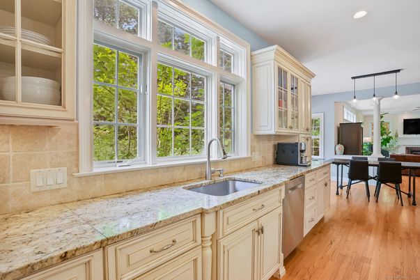 Dining room, Interior, Kitchen, Pendant Lights, Recessed Lighting, Wood Texture Flooring