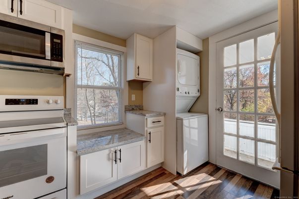 Interior, Kitchen, Washer, Wood Texture Flooring