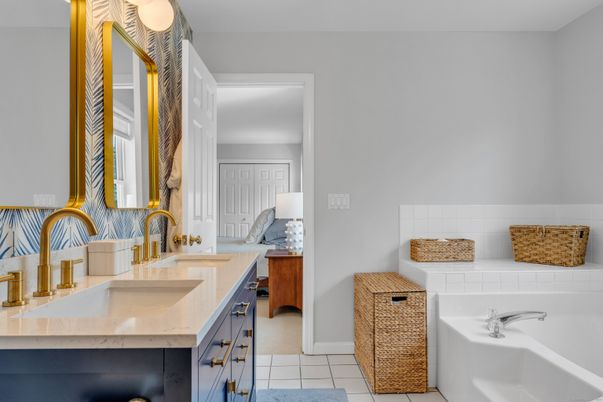 Bathroom, Dual Sink Vanities, Interior