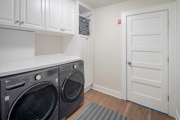 Interior, Washer, Wood Texture Flooring