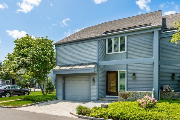 Attached, Exterior, Facade, Rowhouse